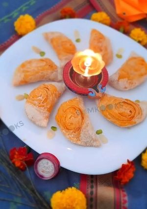 A picture of Rose shaped Khajyache Layered Kanavla (CKP style).