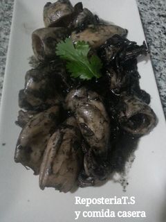 Una foto de Calamares en su tinta