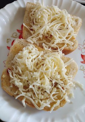 A picture of Garlic bread.