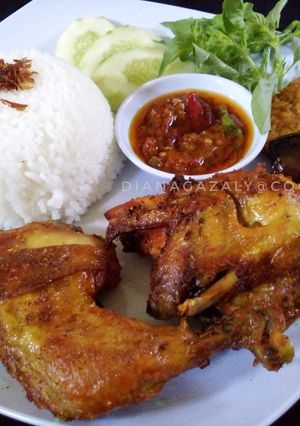 Foto resep Ayam Goreng Ungkep (bawang putih)