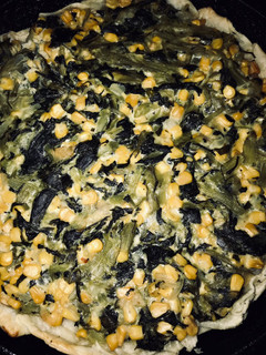 Una foto de Tarta de espinaca, choclo y salsa blanca