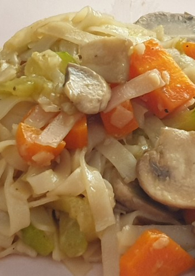 Una foto de Fideos de arroz con verduras