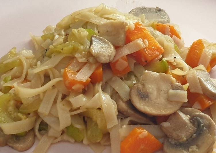 Fideos de arroz con verduras