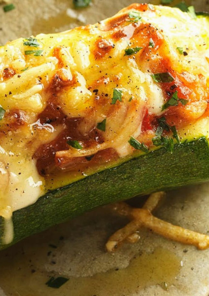 Una foto de Calabacines rellenos de atún gratinados (Thermomix)