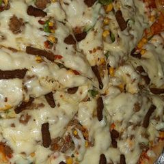 A picture of Cheesy beef pizza.