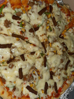 A picture of Cheesy beef pizza.