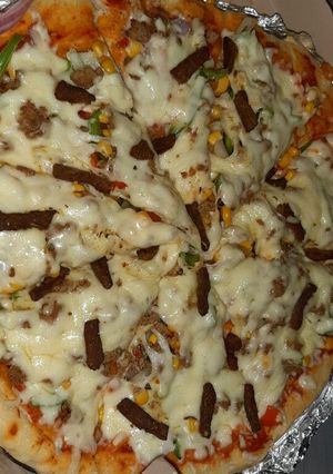 A picture of Cheesy beef pizza.