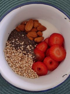 Una foto de Desayuno de campeones (kéfir, quinua inflada y más)