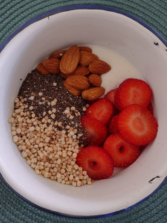 Una foto de Desayuno de campeones (kéfir, quinua inflada y más)