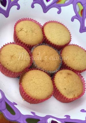 A picture of Vanilla cupcakes.