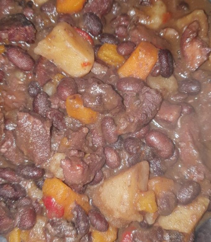Una foto de Guiso de porotos negros