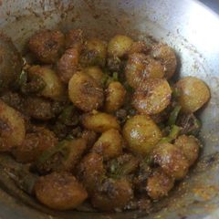 A picture of Stir fried amla and green chillies.