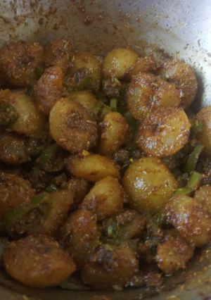 A picture of Stir fried amla and green chillies.