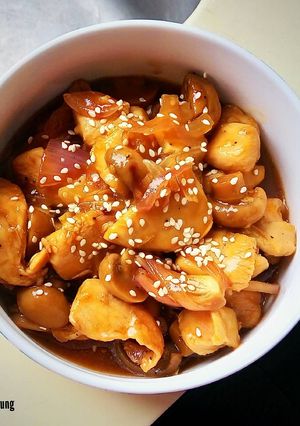 A picture of Honey Soy Ginger Chicken Breasts with Mushrooms.