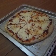 A picture of Margherita pizza.
