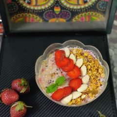 A picture of Strawberry dry fruit muesli.