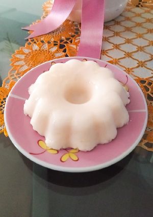 Una foto de Gelatina de guanábana con leche