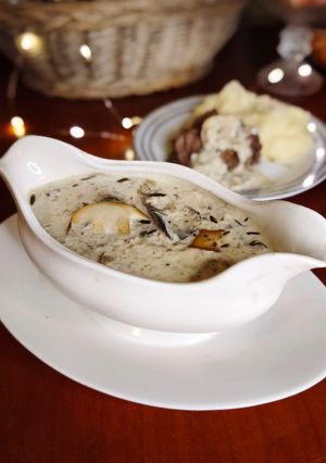 Konyakos gombás gravy Picipirostól recept fotója