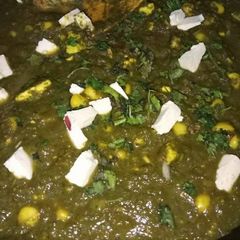 A picture of Corn palak paneer.