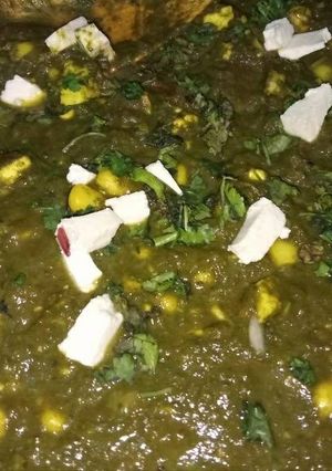 A picture of Corn palak paneer.
