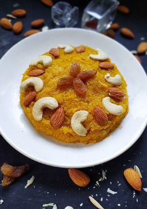 A picture of Kesari Suji halwa.