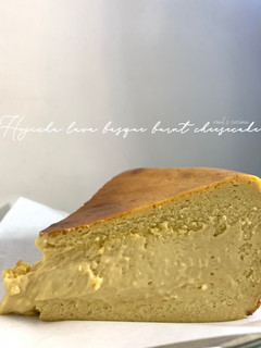 A picture of Hojicha Lava Basque Burnt Cheesecake.