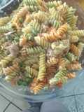 Ensalada de fideo tornillo con atún. Rápido y Sencillo