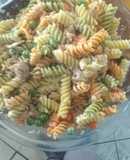 Ensalada de fideo tornillo con atún. Rápido y Sencillo