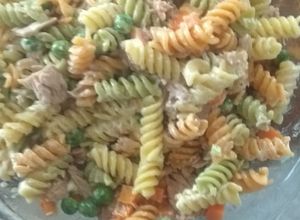 Una foto de Ensalada de fideo tornillo con atún. Rápido y Sencillo