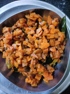 கேரட் பொரியல்(carrot poriyal recipe in tamil) செய்முறை முக்கிய புகைப்படம்