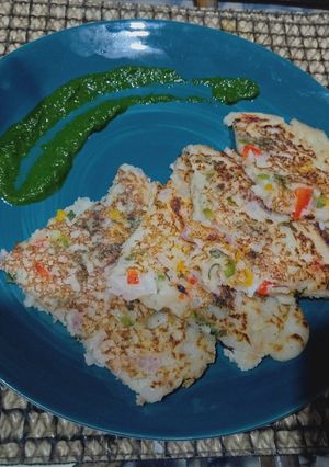 A picture of Uttapam sandwich.