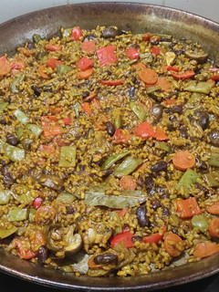 Una foto de Arroz, alubia roja, champiñones y verduras