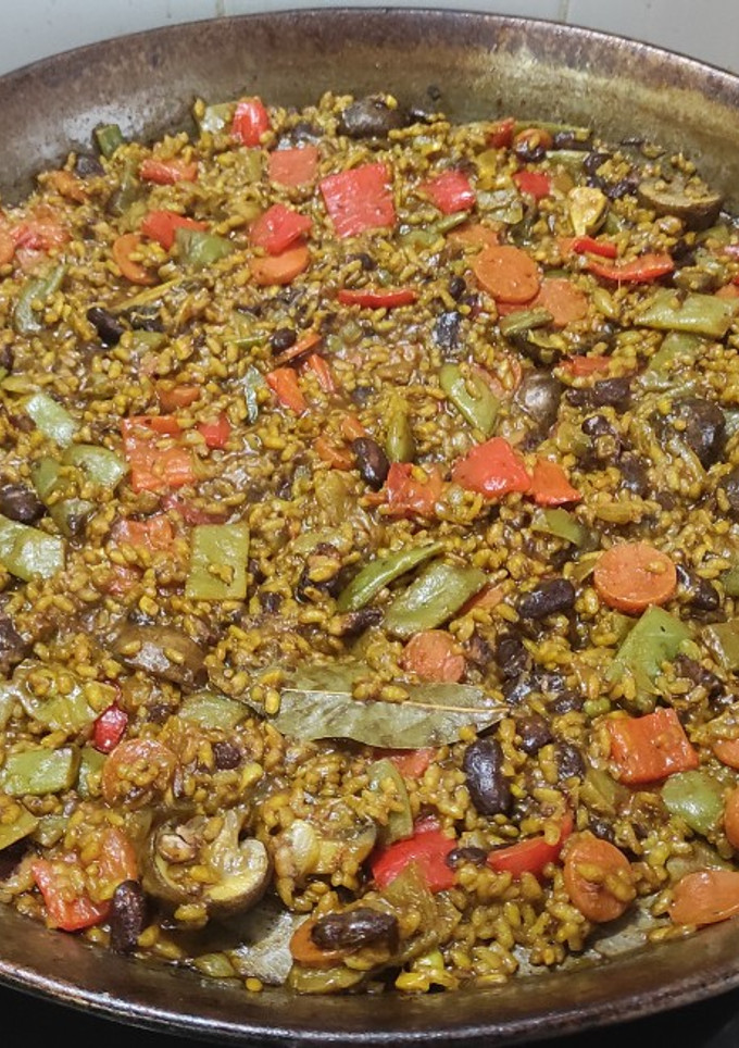 Una foto de Arroz, alubia roja, champiñones y verduras