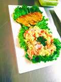 Ensalada mediterránea con Pechuga de pollo frita