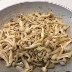 Una foto de Hongos salteados