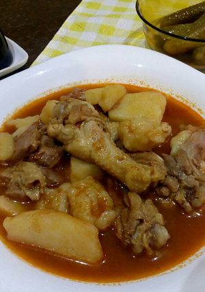 Egyszerű tyúk paprikás galuskával recept fotója