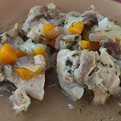 Una foto de Pollo en salsa
