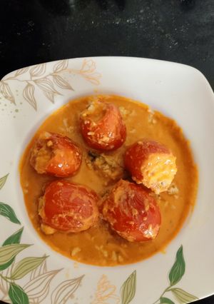 A picture of Stuffed Tomatoes in Makhni Gravy.