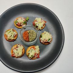 A picture of Monaco biscuit pizza.