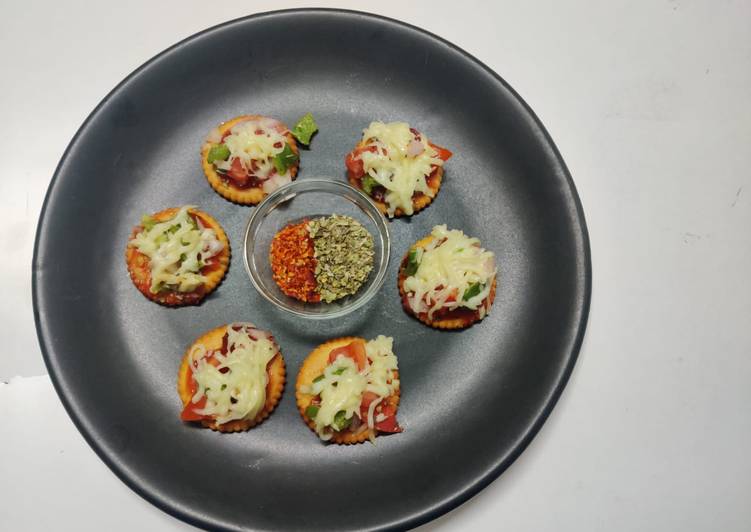 Steps to Make Homemade Monaco biscuit pizza