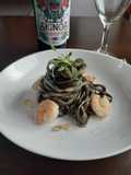 Fetuccine de tinta de Calamar con Camarones y Salvia