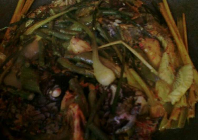 Bagaimana Menyiapkan Arsik Kepala Ikan Anti Gagal