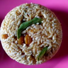A picture of Puliyotharai (Tamarind Rice).