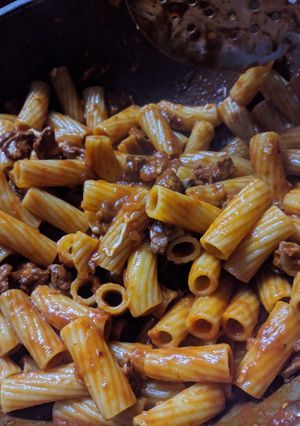 Una foto de Pasta con salsa con carne