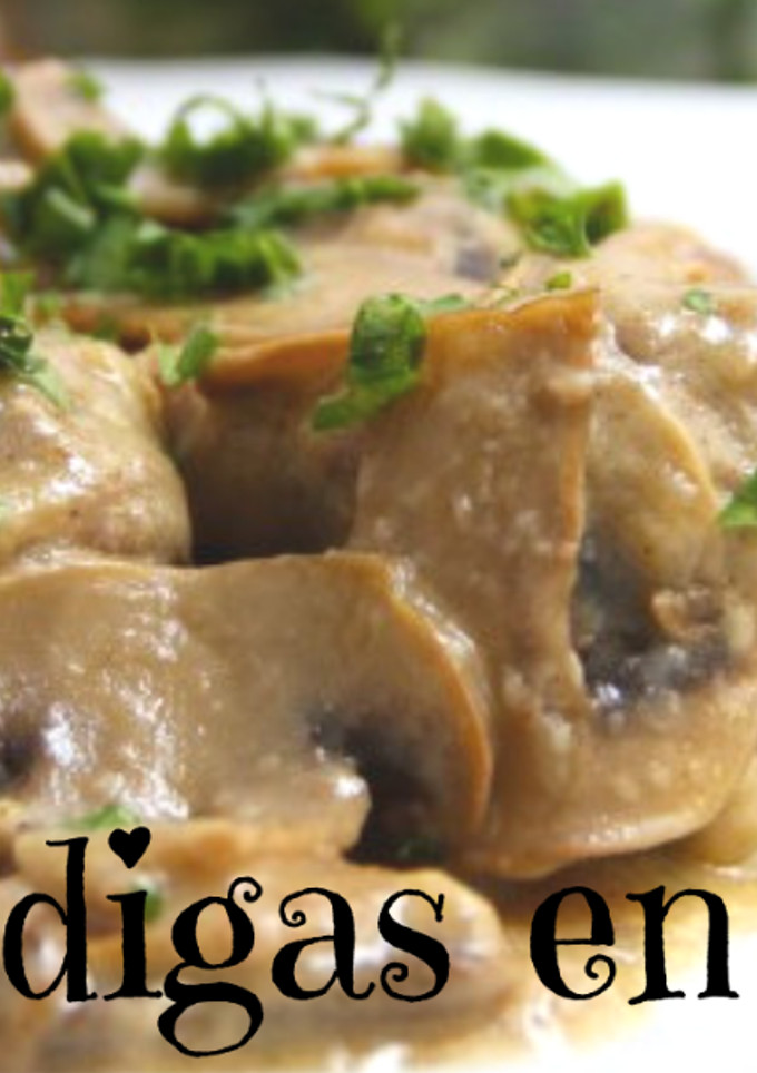 Una foto de Como hacer albóndigas en salsa con champiñones