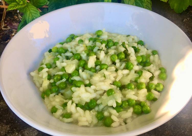 Step-by-Step Guide to Make Any-night-of-the-week Fresh Pea, Mint & Lemon Risotto 💚