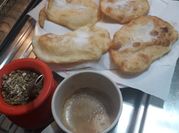 Una foto de tortas fritas con harina comun y manteca