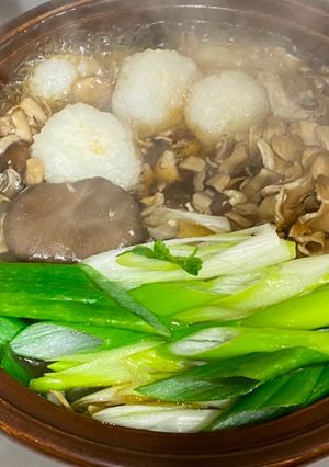 A picture of Japanese Oyster Mushroom and Chicken Pot.