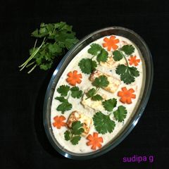 A picture of White Gravy Paneer.