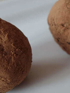 Una foto de Trufas de chocolate veganas